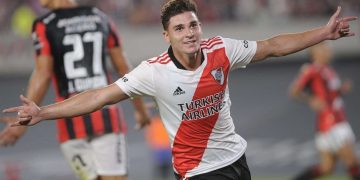 River se despertó ante Patronato con un hat-trick de Julián Álvarez