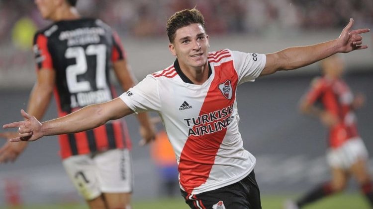 River se despertó ante Patronato con un hat-trick de Julián Álvarez