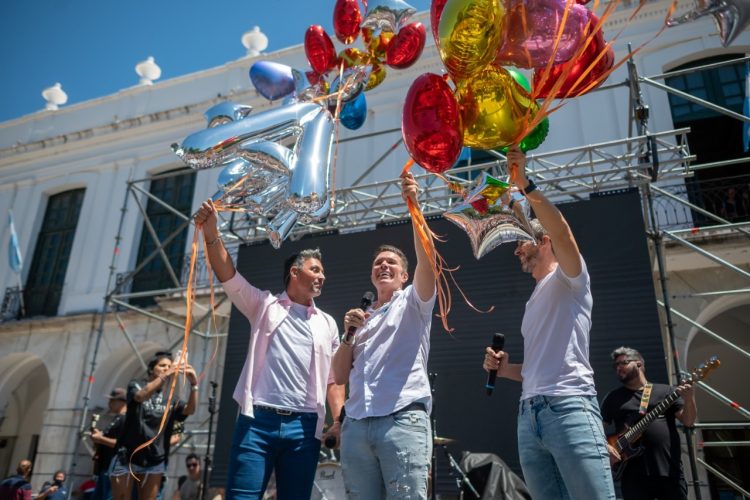 Franco Favini, Paolo y Bruno 
Ragone compartieron su 
repertorio más romántico.