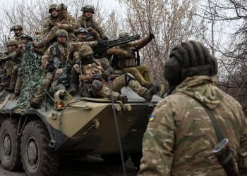 El frente ruso atacó y tomó el control de la central nuclear de Chernóbil