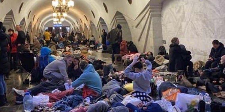 Las imágenes siguen reflejando el pánico en el segundo día de la invasión a Ucrania