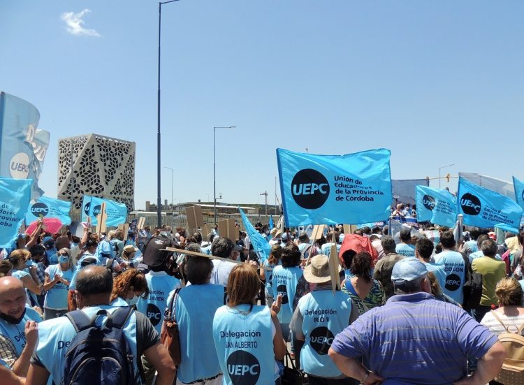 La Uepc renovó el reclamo por un incremento salarial del 60%
