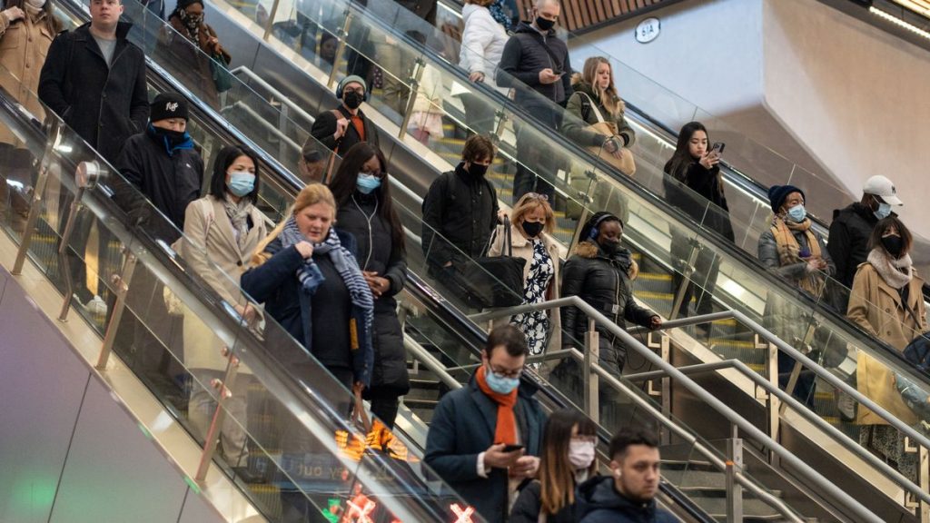 Inglaterra se despide de las restricciones por el Covid-19, incluido el aislamiento de los positivos