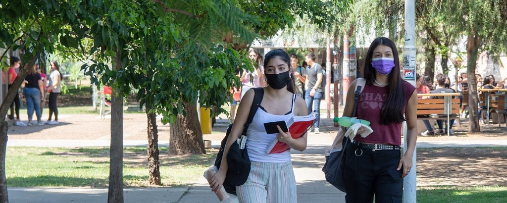 "Potenciar la vida universitaria"