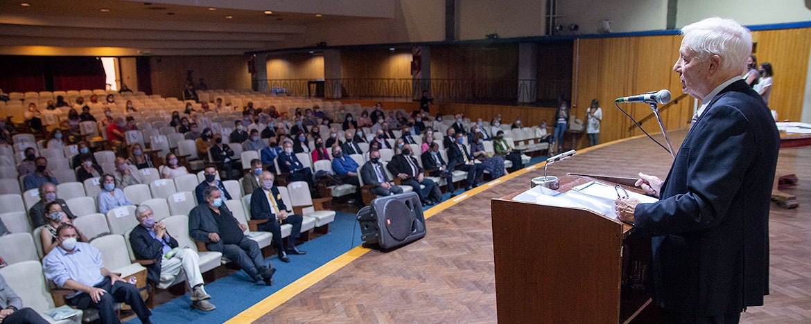 Prevén postergar para junio la elección del rector en la UNC