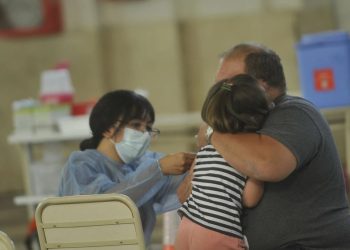 Vacunación pediátrica: alerta por una meseta