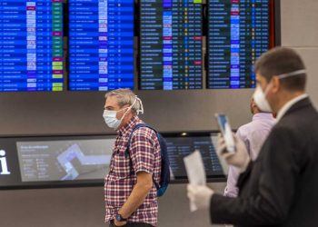 Reprograman un centenar de vuelos por el paro de controladores aéreos