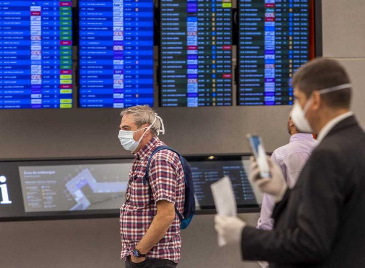 Reprograman un centenar de vuelos por el paro de controladores aéreos