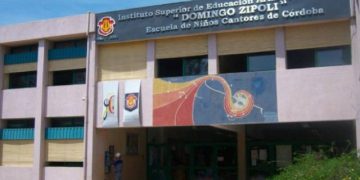 Los docentes del Zípoli reclaman por sus títulos