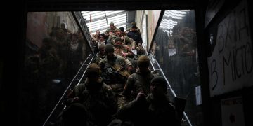 Los tanques rusos cada vez más cerca de Kiev y apremia la situación de Maiupol