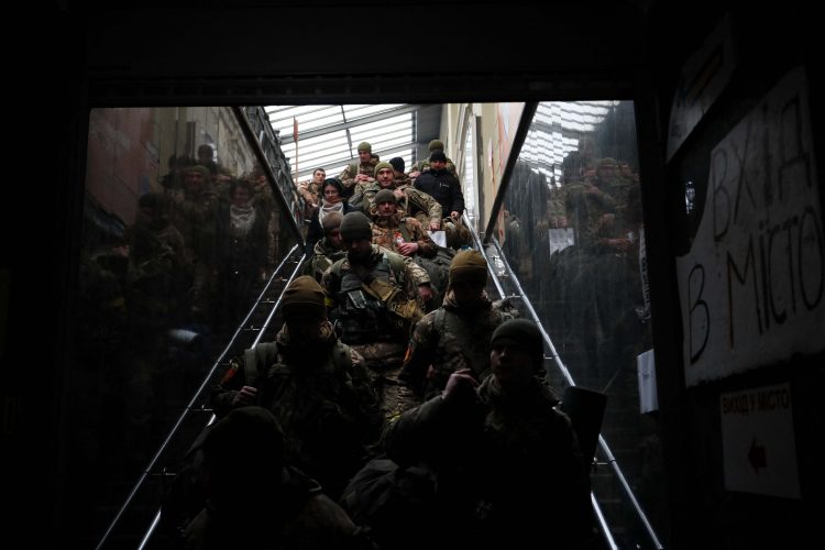 Ukrainian servicemen get ready to depart in the direction of Kyiv at the central train station in the western Ukrainian city of Lviv on March 9, 2022, amid the ongoing Russia's invasion of Ukraine. (Photo by Aleksey Filippov / AFP)