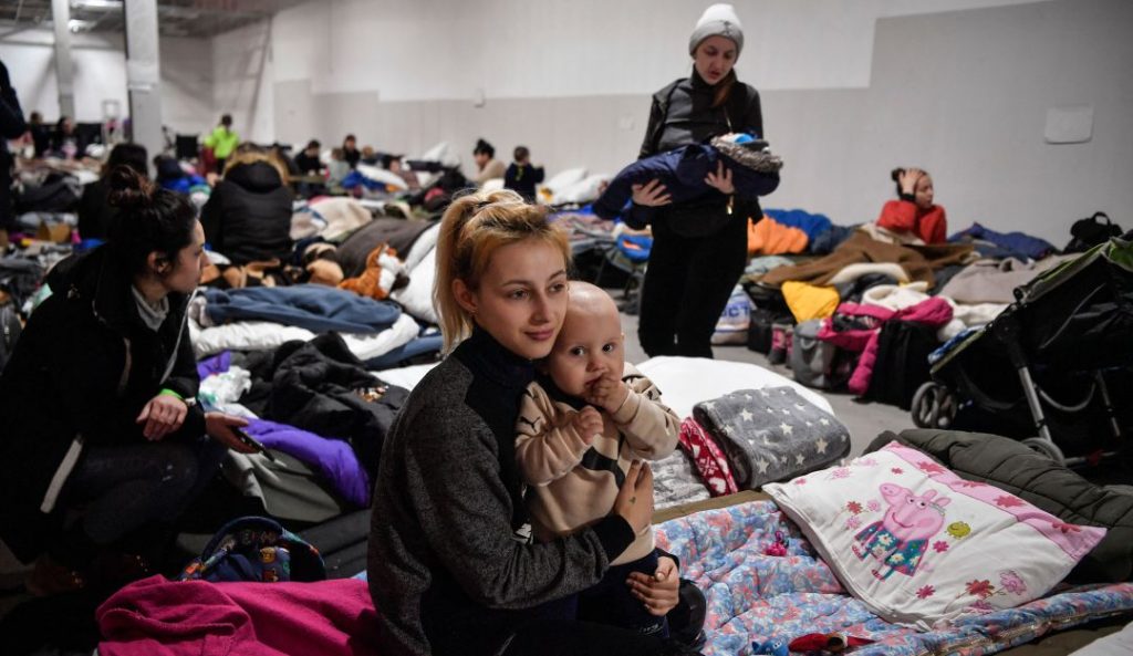 El número de refugiados ucranianos llegó a dos millones