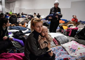 El número de refugiados ucranianos llegó a dos millones