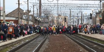 Comienzan a evacuar civiles en los puntos candentes de Ucrania