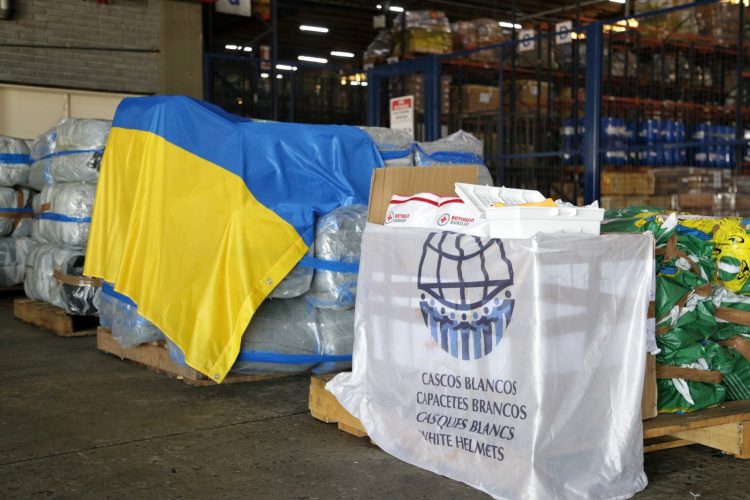 Argentina manda el primer avión a Polonia con ayuda humanitaria para refugiados ucranianos