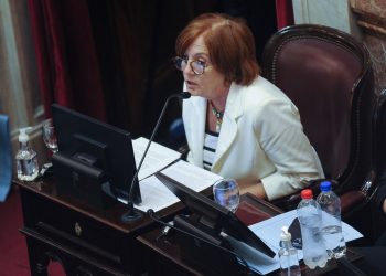 Desde el Congreso, Schiaretti exhibe su oposición a la Rosada