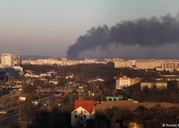 Afirman que Rusia bombardeó con misiles a una fábrica en el oeste de Ucrania