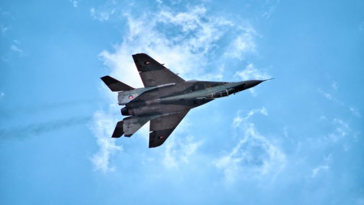 Ucrania dice que EEUU "no tiene objeciones" a que Polonia le entregue aviones de combate