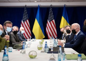 Biden cierra visita a Polonia y dice que Putin «no puede permanecer en el poder»