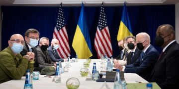 Biden cierra visita a Polonia y dice que Putin «no puede permanecer en el poder»