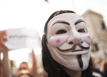 Anonymous hackeó e interrumpió la TV rusa y para mandar un mensaje contra la guerra