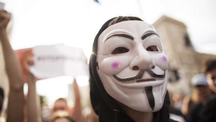 Anonymous hackeó e interrumpió la TV rusa y para mandar un mensaje contra la guerra