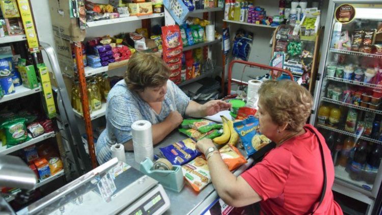 En febrero, una familia necesitó $ 89.000 para no no ser pobre