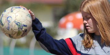 Descartan la obligatoriedad de usar barbijo en clases al aire libre de Educación Física