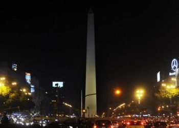 Las principales ciudades del país estuvieron a media luz para adherir a «La Hora del Planeta»