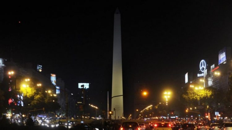 Las principales ciudades del país estuvieron a media luz para adherir a "La Hora del Planeta"