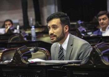 Diputado de JxC presentó proyecto para dolarizar la economía y Morales dijo que es «payasesco»