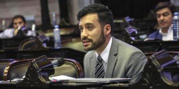 Diputado de JxC presentó proyecto para dolarizar la economía y Morales dijo que es «payasesco»