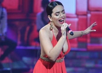 La furia de Ángela Leiva luego de que le arrojaran un preservativo en pleno show