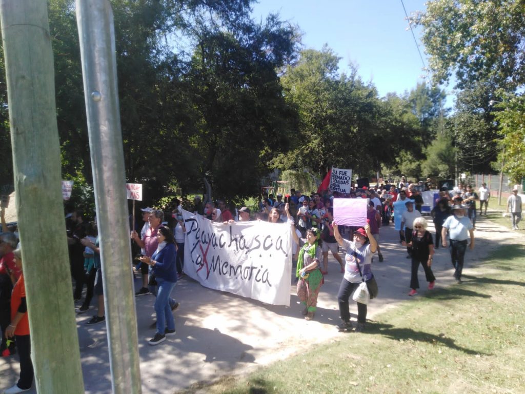 Los Aromos: marcha en repudio de los comentarios negacioncitas de la jefa comunal