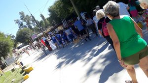 Los Aromos: marcha en repudio de los comentarios negacioncitas de la jefa comunal