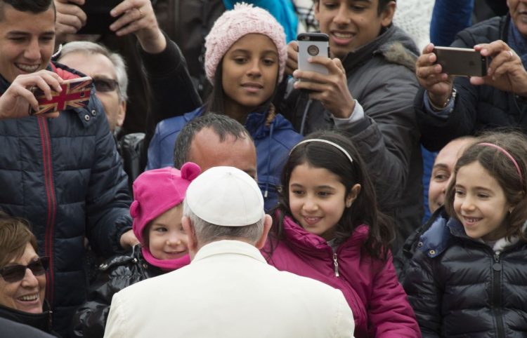 Ataques despiadados contra el papa Francisco