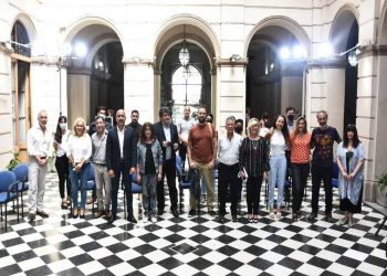 Butacas y pantalla grande