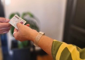 Una mujer cambió su nombre de pila y su apellido paterno por el de su ex esposo