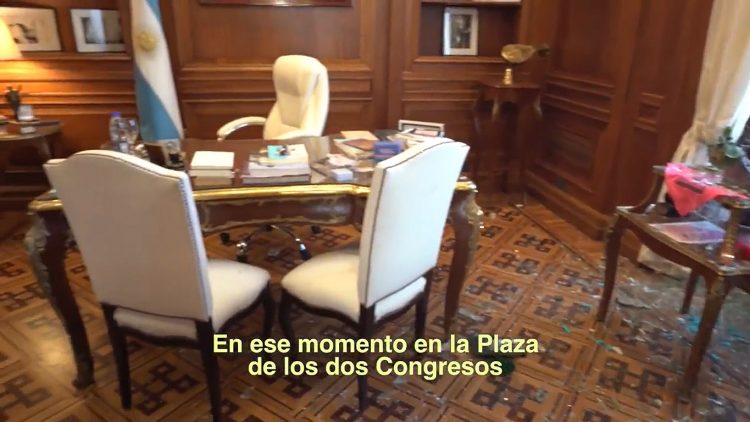 Cristina Kirchner mostró cómo quedó su despacho en el Senado tras los destrozos y criticó al FMI