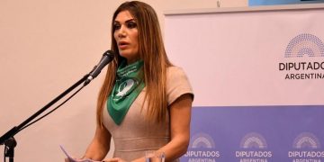 Flor de la V se refirió los dichos transfóbicos de Amalia Granata y Carmen Barbieri