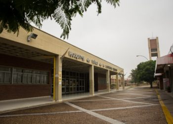 Hallaron a un bebé gateando solo en un galpón de barrio Cofico