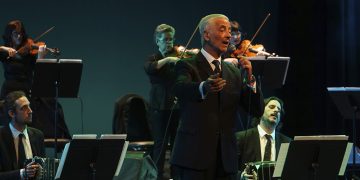 Butacas y pantalla grande