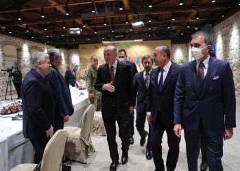 Avanzan las negociaciones y Rusia alega que disminuirá operaciones militares en Ucrania