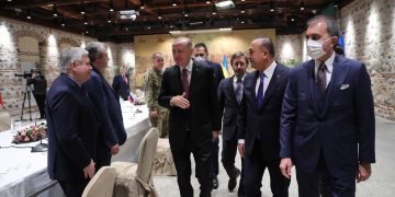 Avanzan las negociaciones y Rusia alega que disminuirá operaciones militares en Ucrania