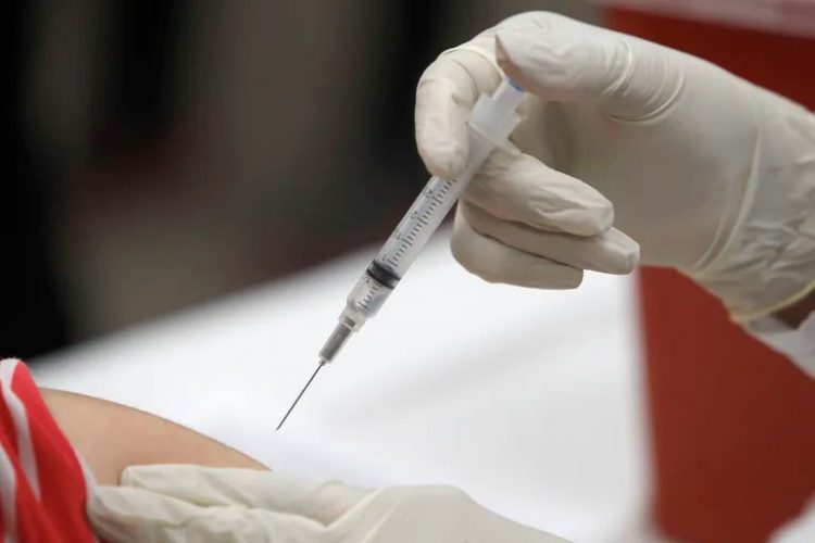 Por el brote de Influenza, adelantan la campaña de vacunación antigripal al 25 de marzo