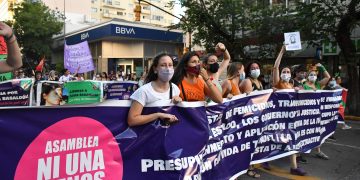 Miles de mujeres se movilizan en todo el país con el lema: “La deuda es con nosotres y nosotras”