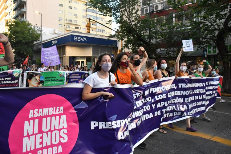Miles de mujeres se movilizan en todo el país con el lema: “La deuda es con nosotres y nosotras”