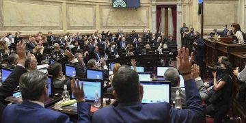 El Gobierno promulgó la ley que lo autoriza a firmar un acuerdo con el FMI