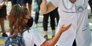 El Consejo Federal de Salud reforzó la necesidad de sostener el uso del barbijo