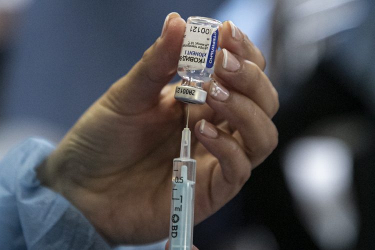 Covid-19: habilitaron dosis extraordinaria para viajeros